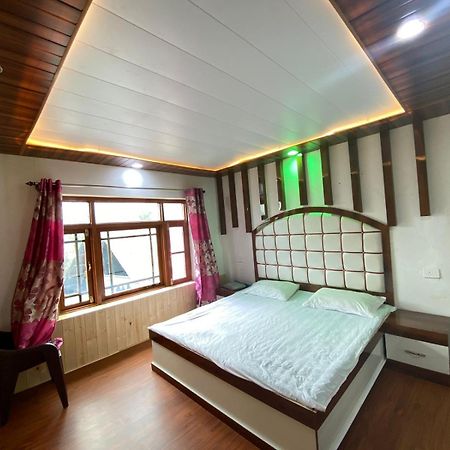 Sheen Homestay Gulmarg Exteriör bild