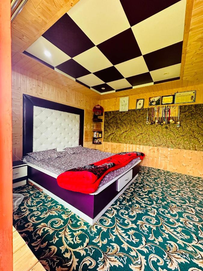 Sheen Homestay Gulmarg Exteriör bild