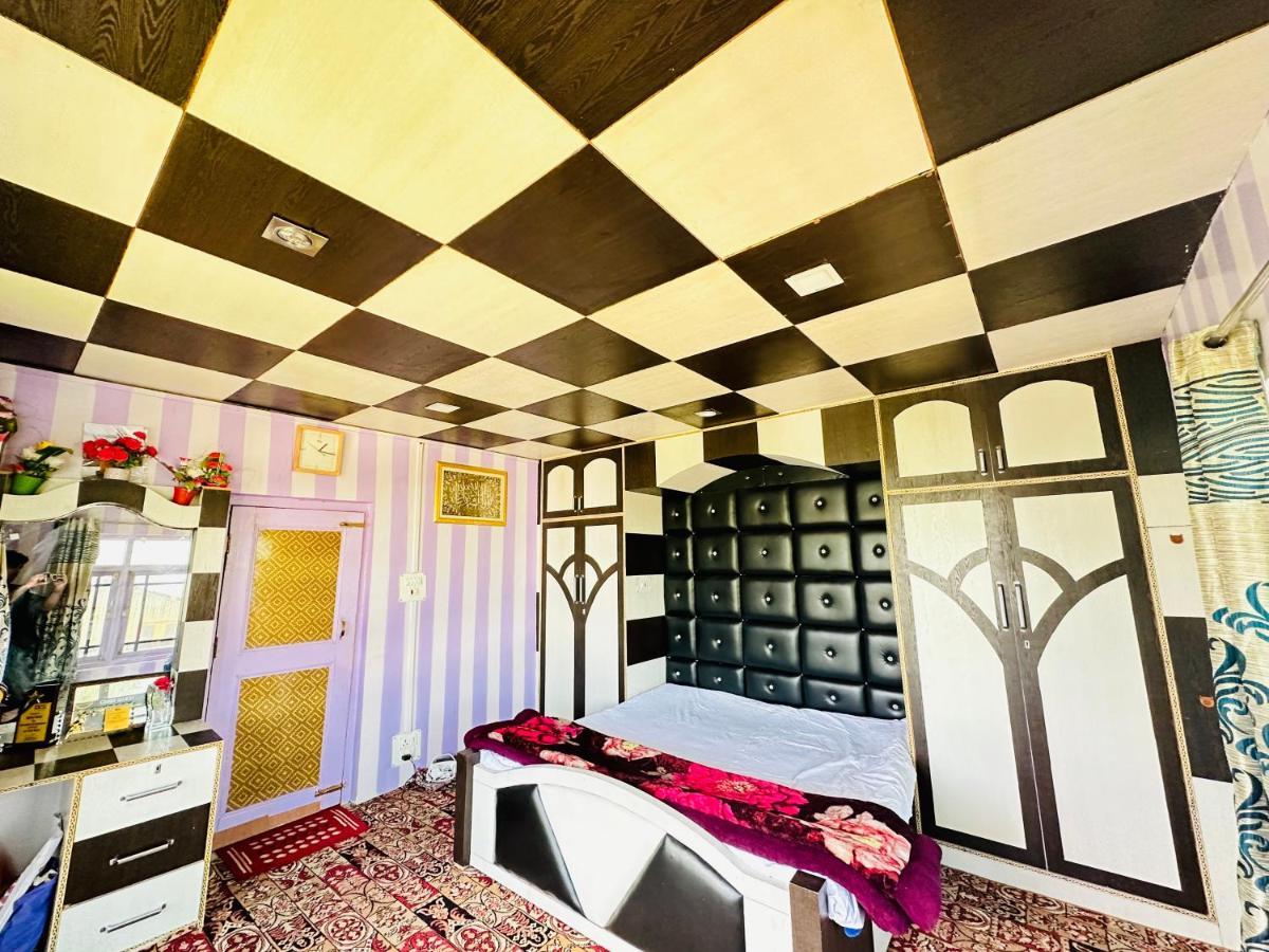 Sheen Homestay Gulmarg Exteriör bild