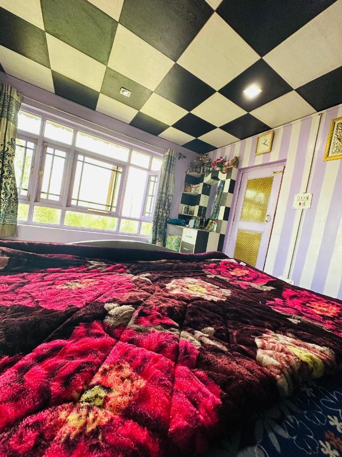Sheen Homestay Gulmarg Exteriör bild