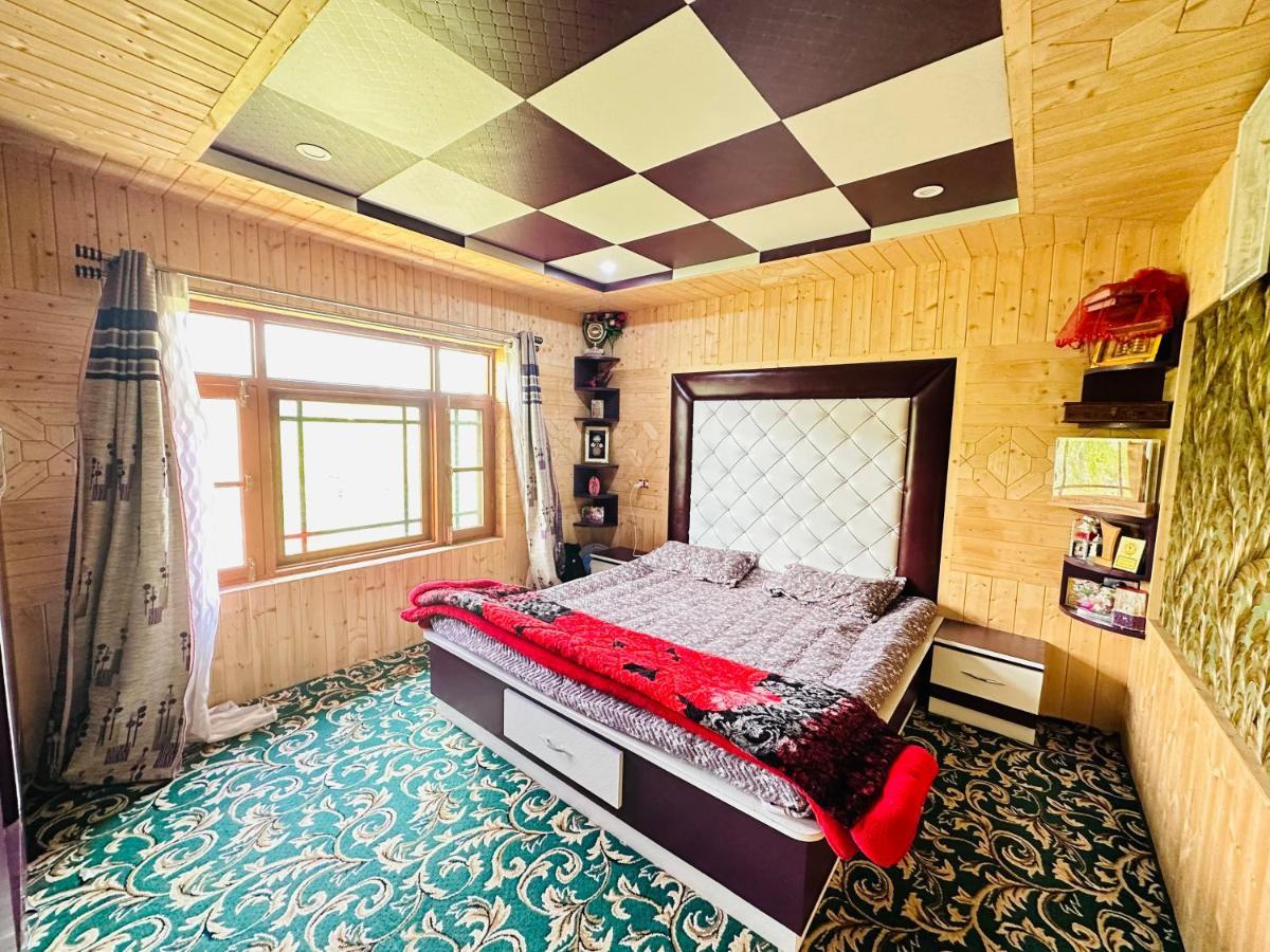 Sheen Homestay Gulmarg Exteriör bild