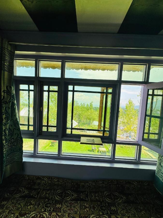 Sheen Homestay Gulmarg Exteriör bild