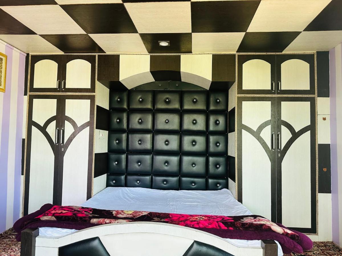 Sheen Homestay Gulmarg Exteriör bild