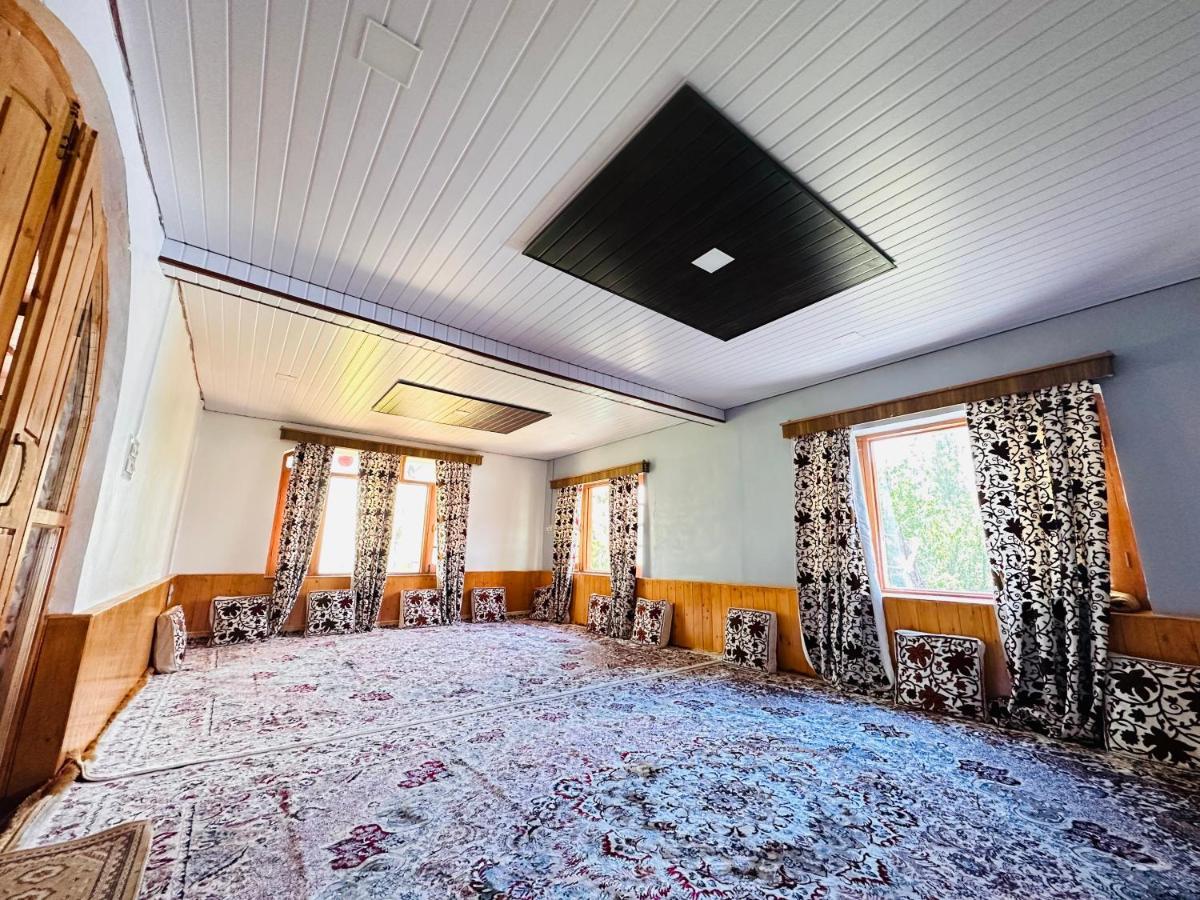 Sheen Homestay Gulmarg Exteriör bild