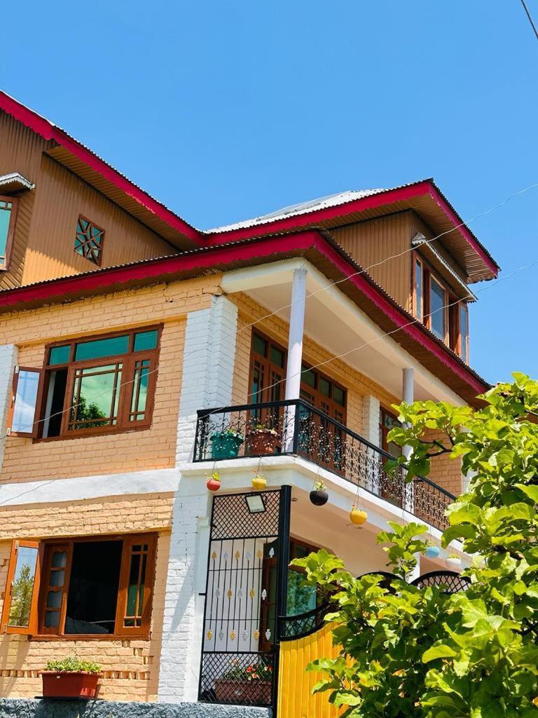 Sheen Homestay Gulmarg Exteriör bild