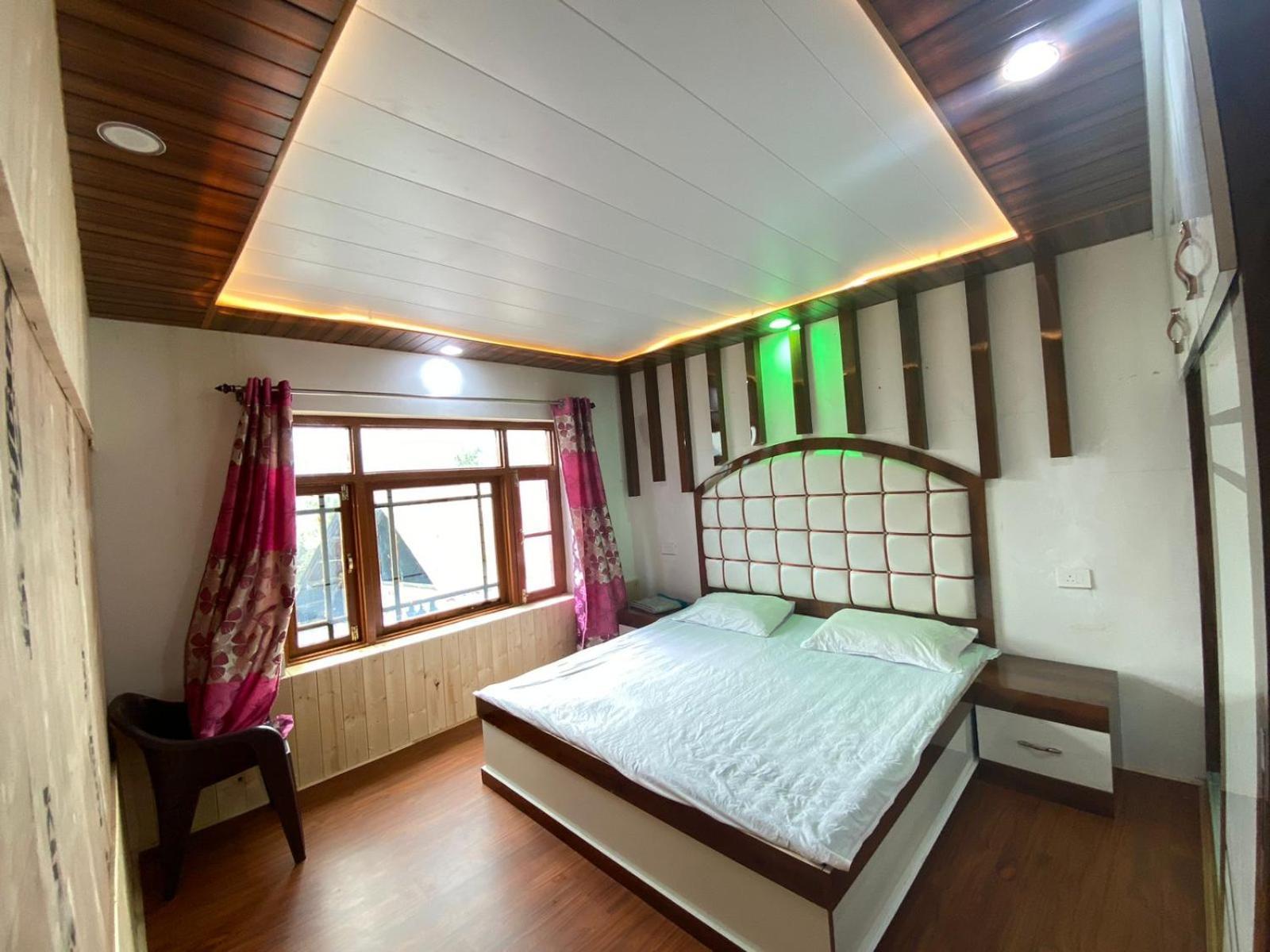 Sheen Homestay Gulmarg Exteriör bild