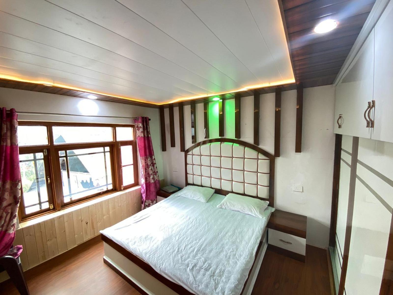 Sheen Homestay Gulmarg Exteriör bild