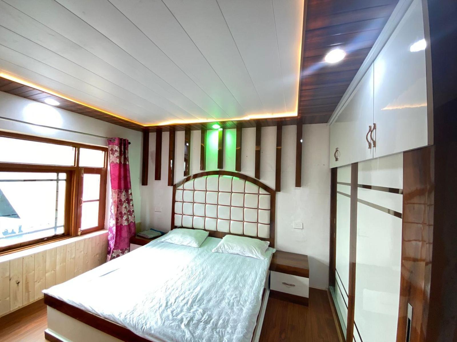 Sheen Homestay Gulmarg Exteriör bild