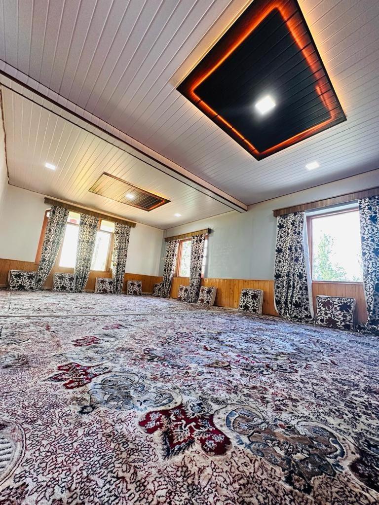 Sheen Homestay Gulmarg Exteriör bild