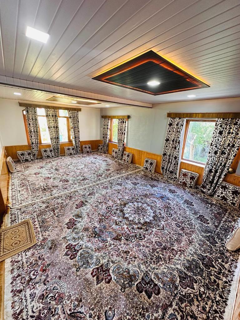 Sheen Homestay Gulmarg Exteriör bild