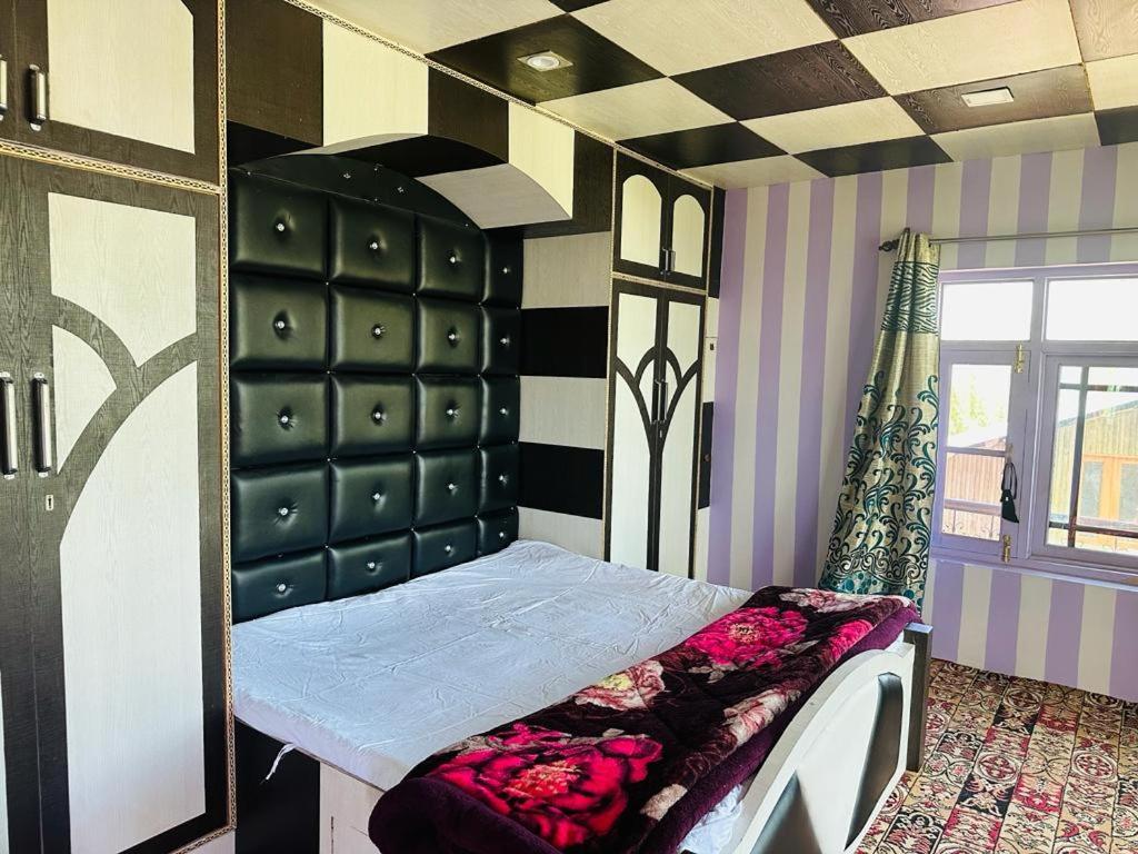 Sheen Homestay Gulmarg Exteriör bild